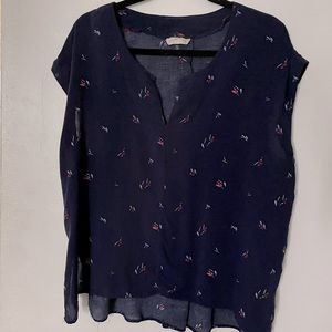 Universal Threads top